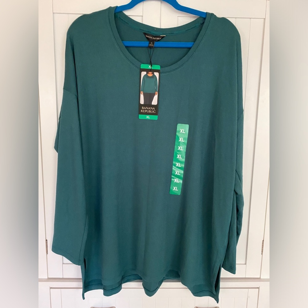 Banana Republic women’s Scoop Neck Long Sleeve Top Green Size XL
NWT - Picture 3 of 9